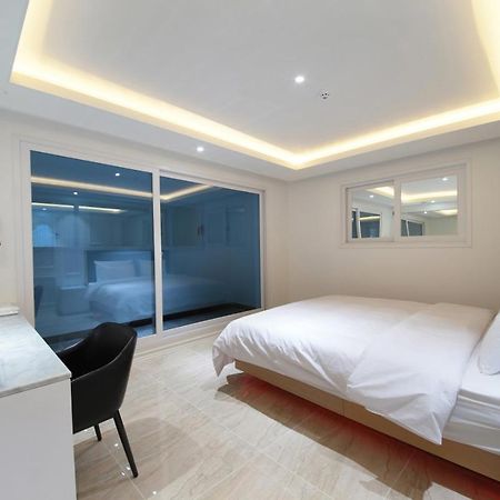 Wj Hotel Pool House Уонджу Екстериор снимка