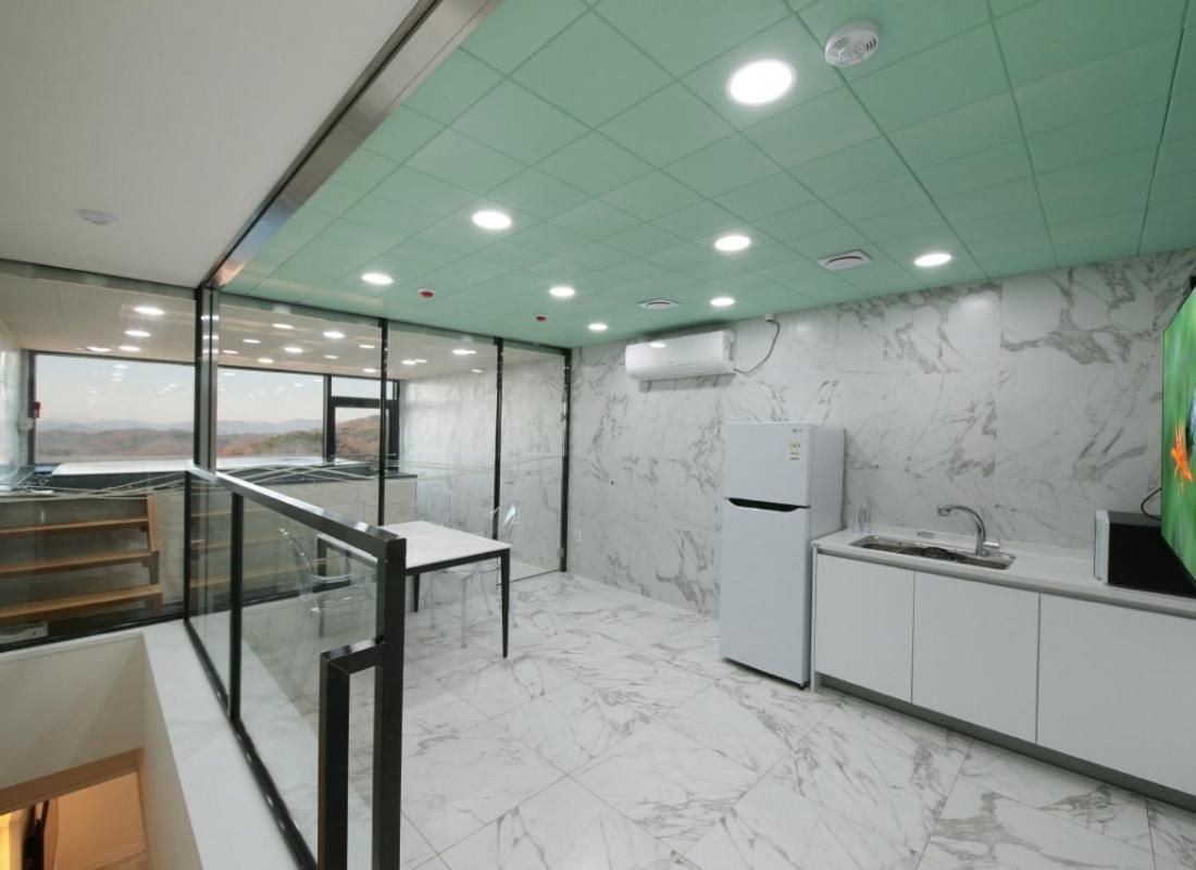 Wj Hotel Pool House Уонджу Екстериор снимка