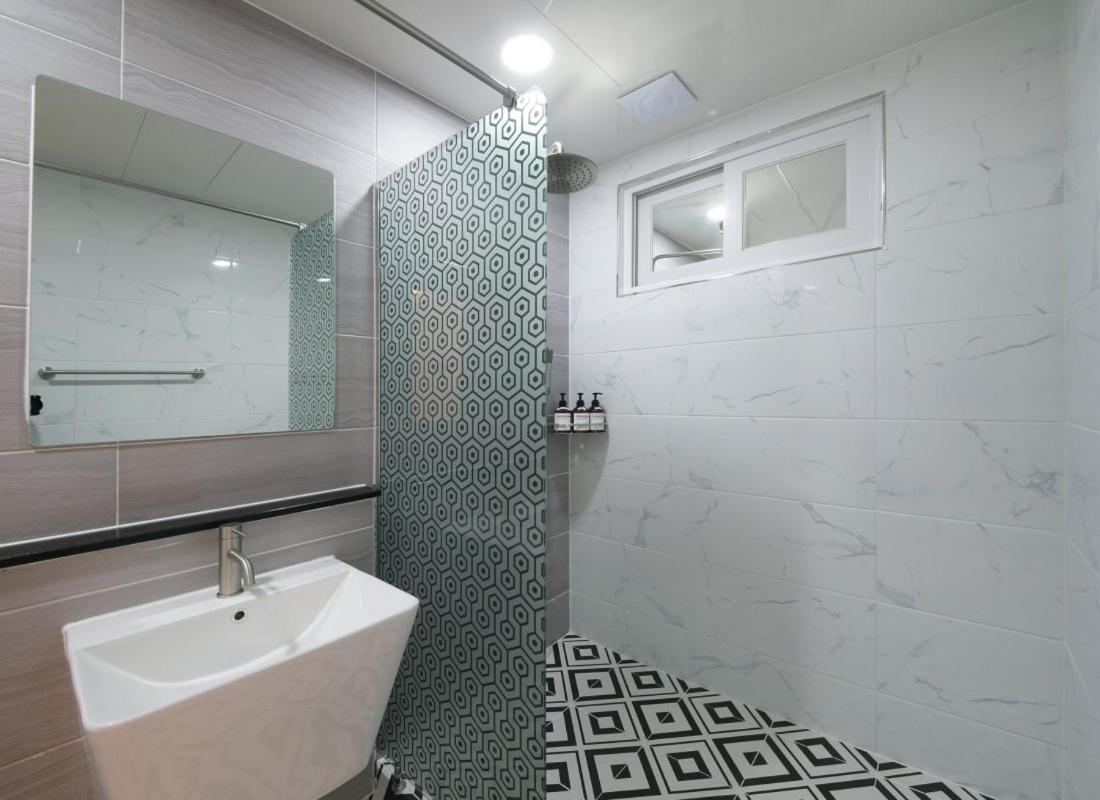 Wj Hotel Pool House Уонджу Екстериор снимка