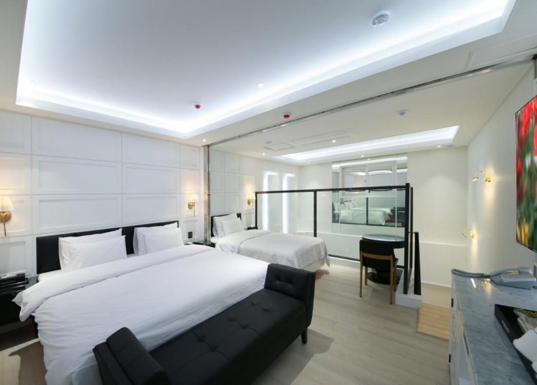 Wj Hotel Pool House Уонджу Екстериор снимка