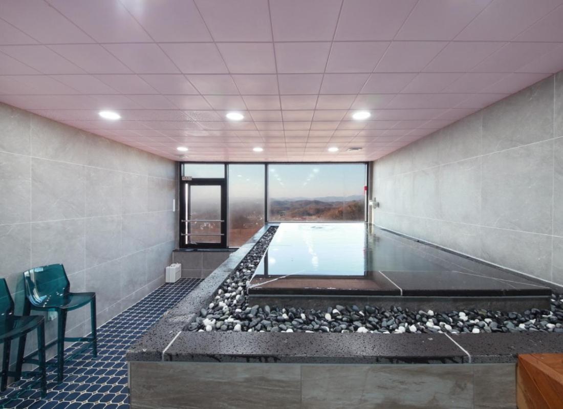 Wj Hotel Pool House Уонджу Екстериор снимка
