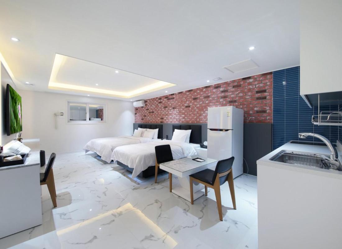 Wj Hotel Pool House Уонджу Екстериор снимка