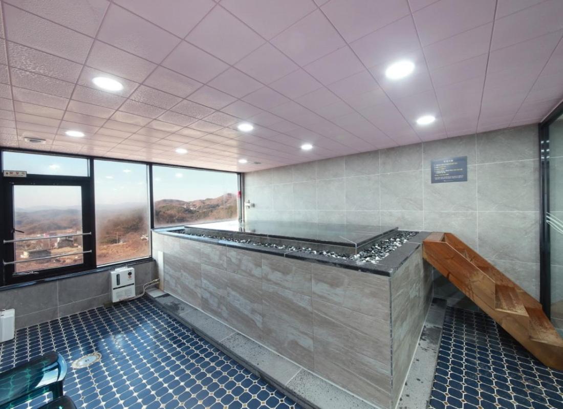 Wj Hotel Pool House Уонджу Екстериор снимка