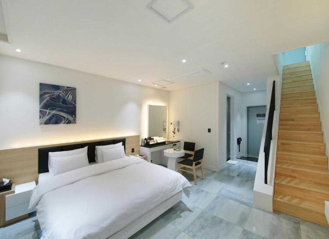 Wj Hotel Pool House Уонджу Екстериор снимка