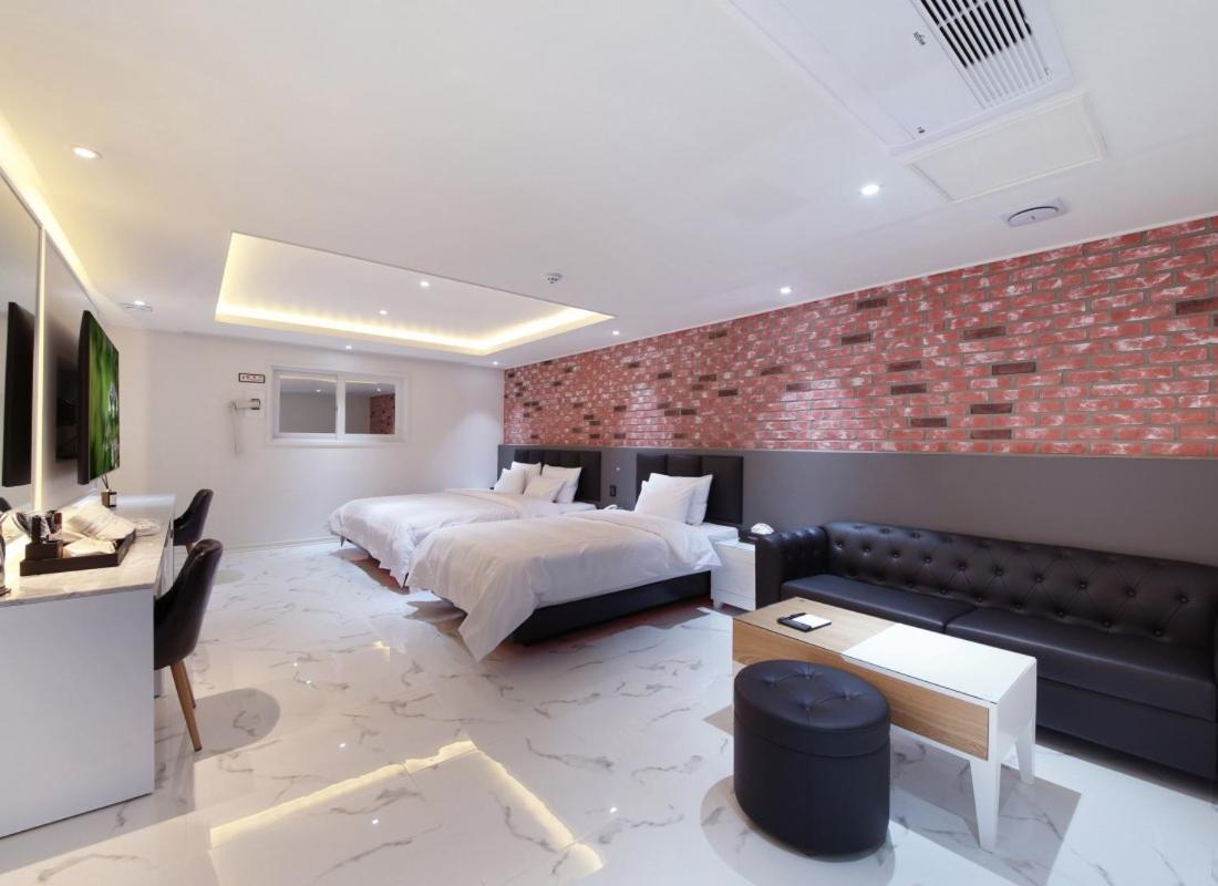 Wj Hotel Pool House Уонджу Екстериор снимка