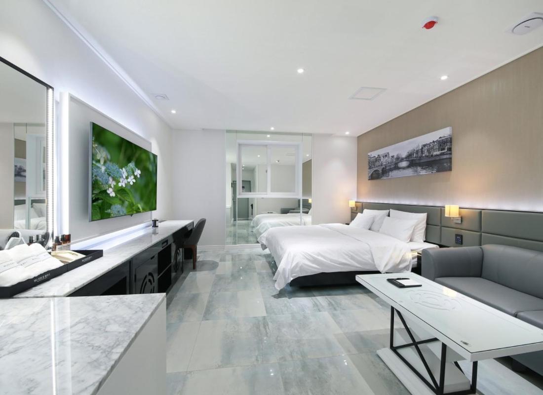 Wj Hotel Pool House Уонджу Екстериор снимка