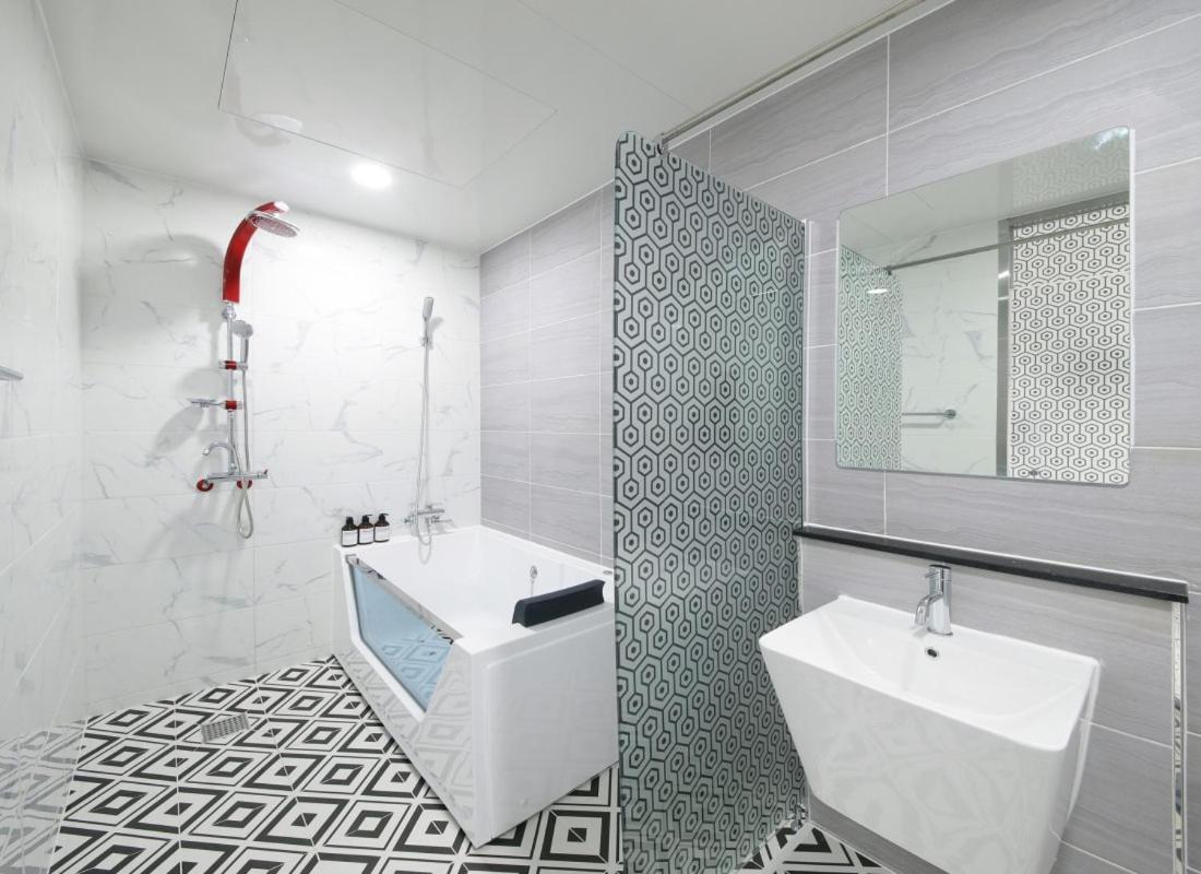 Wj Hotel Pool House Уонджу Екстериор снимка