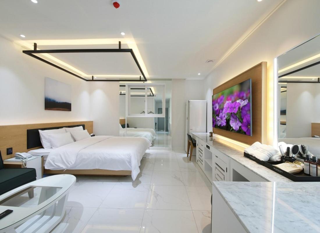 Wj Hotel Pool House Уонджу Екстериор снимка