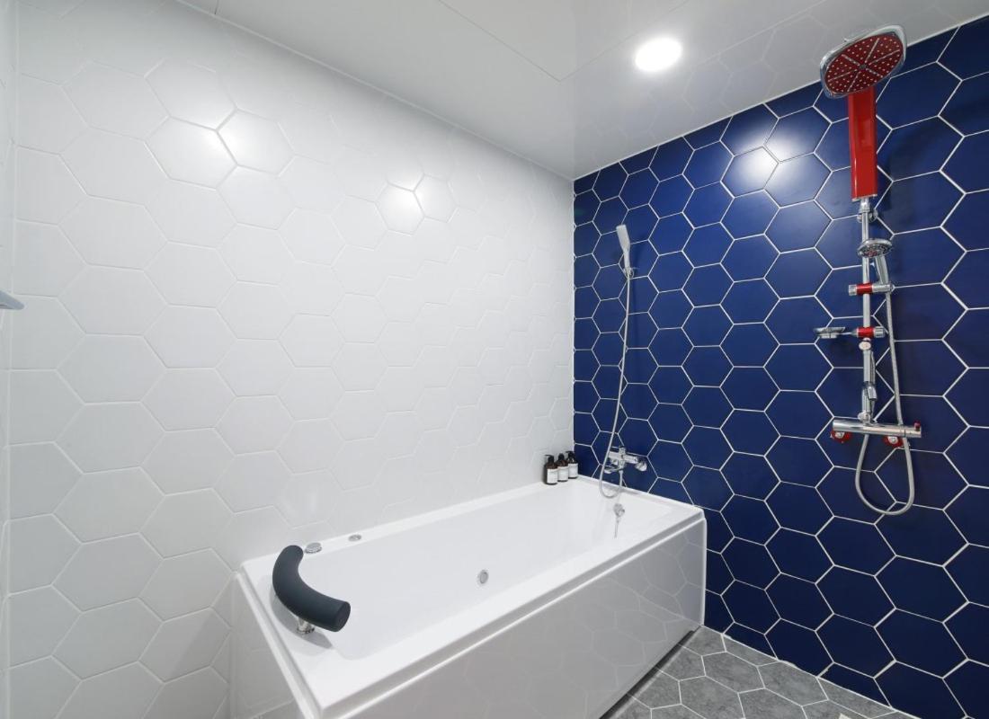 Wj Hotel Pool House Уонджу Екстериор снимка