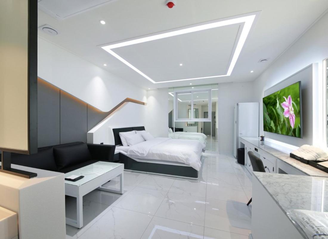 Wj Hotel Pool House Уонджу Екстериор снимка
