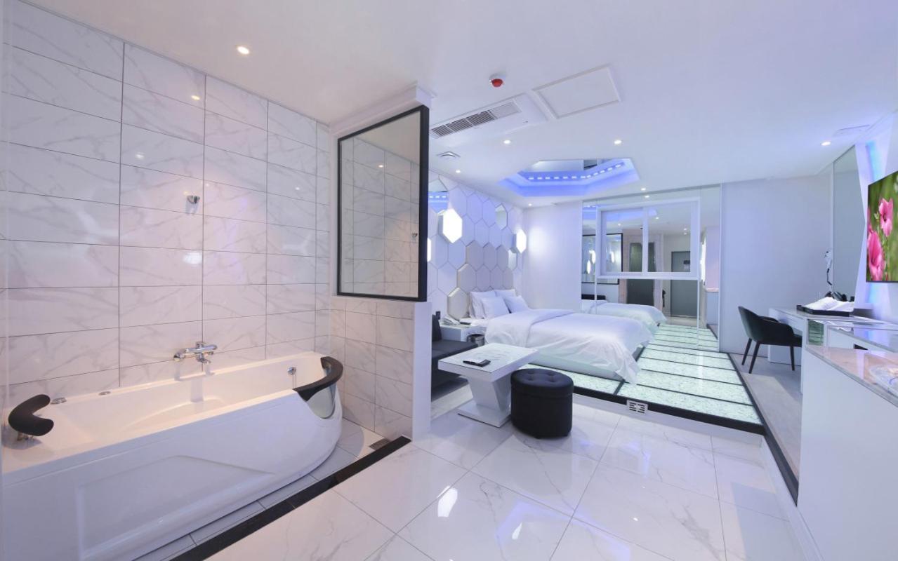 Wj Hotel Pool House Уонджу Екстериор снимка