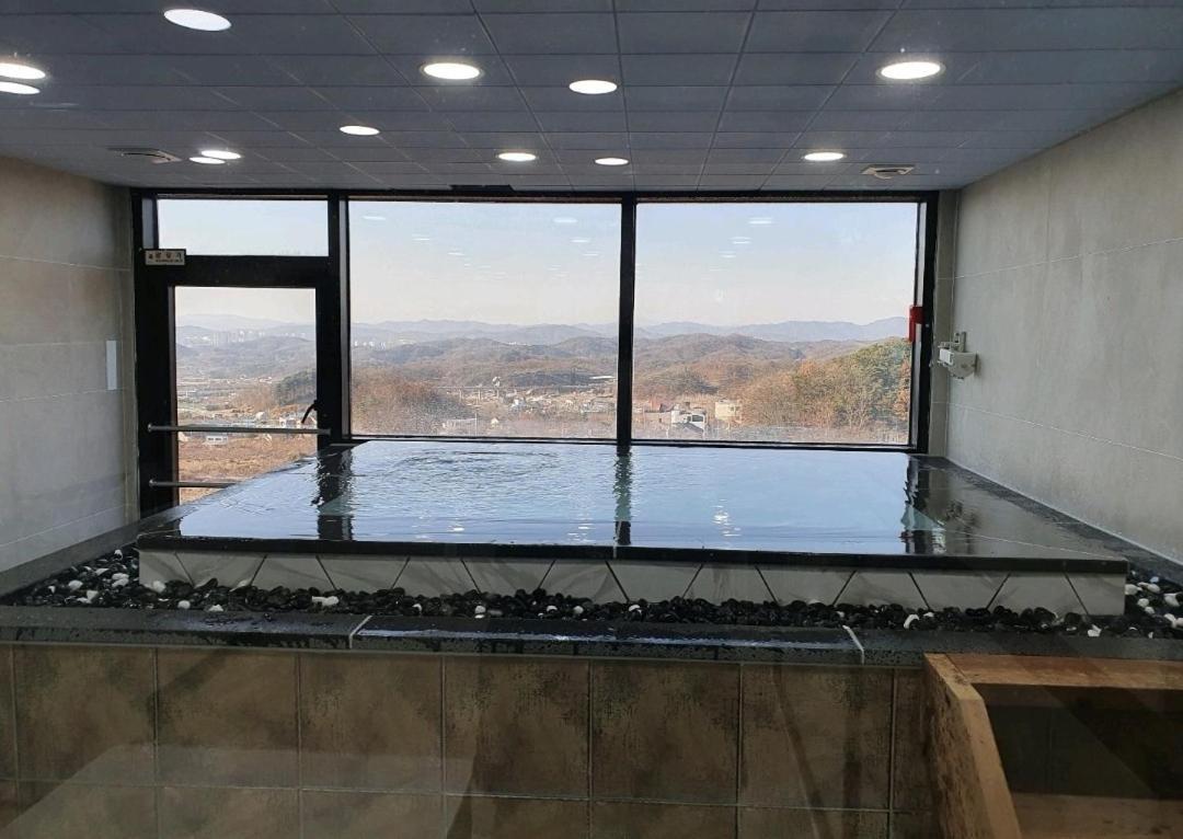 Wj Hotel Pool House Уонджу Екстериор снимка