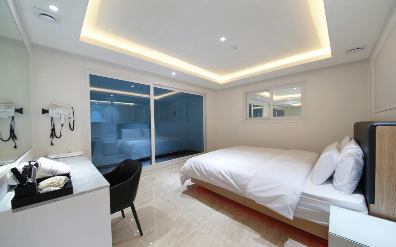 Wj Hotel Pool House Уонджу Екстериор снимка