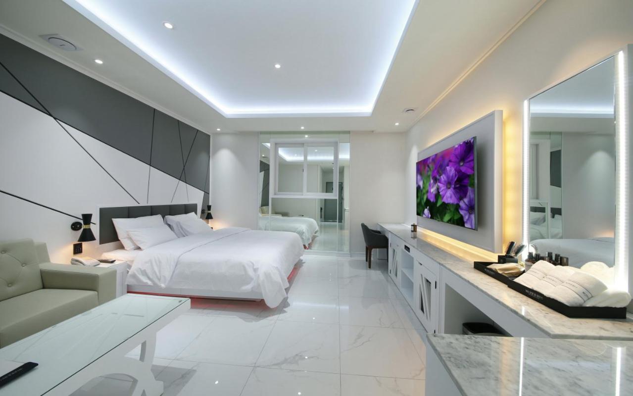 Wj Hotel Pool House Уонджу Екстериор снимка